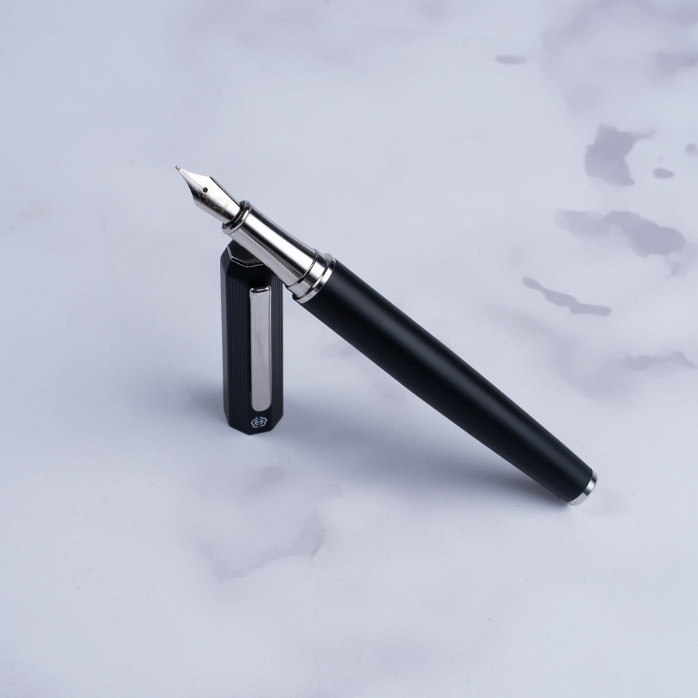 Hero H625 Fine Fountain Pen – Premium Matte Black Metal Pen